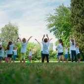 Kids being active (stock photo)