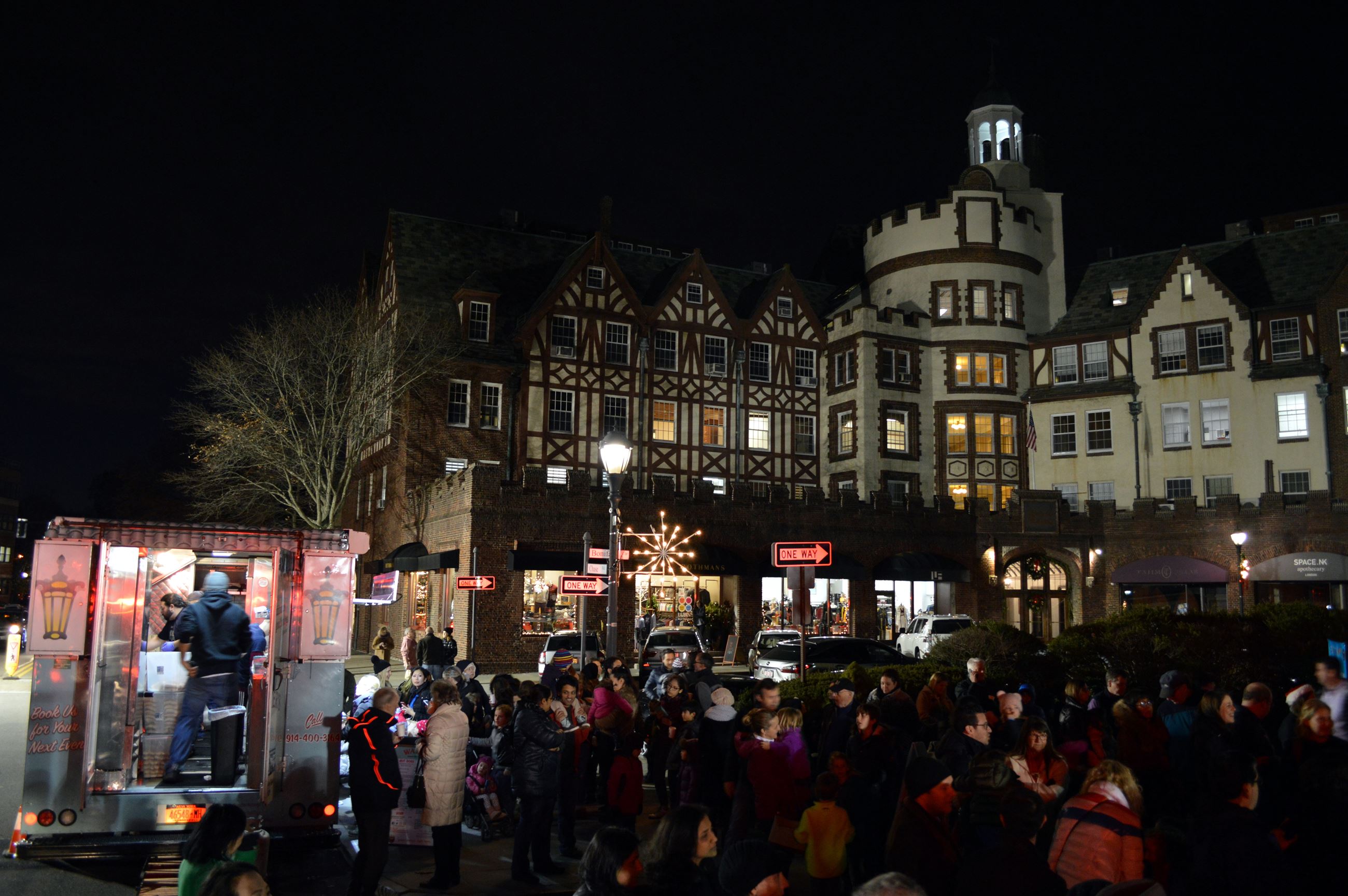Boniface Circle Holiday Lights Attendees