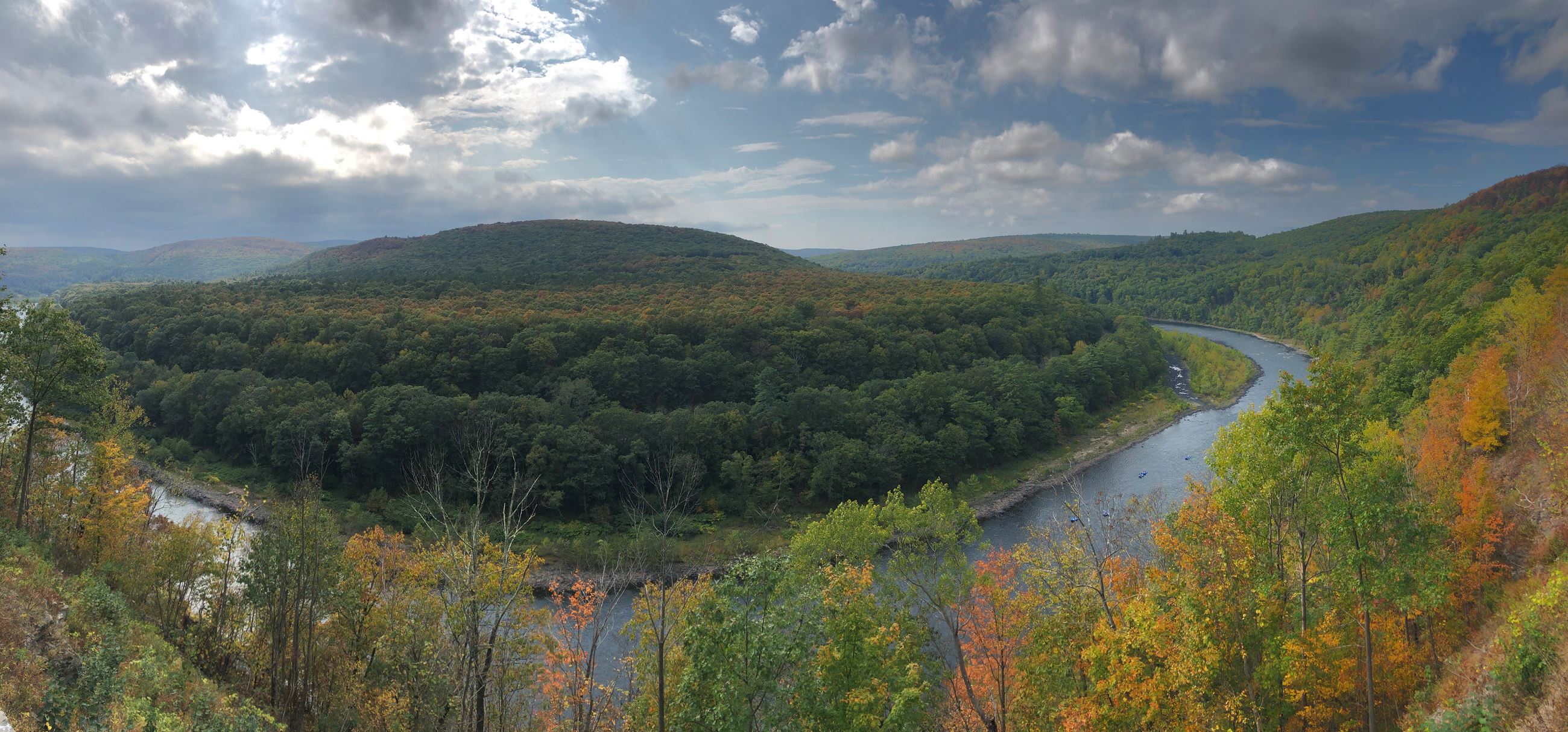 Fall Colors in Mountains along Upper Delaware River (jpg)